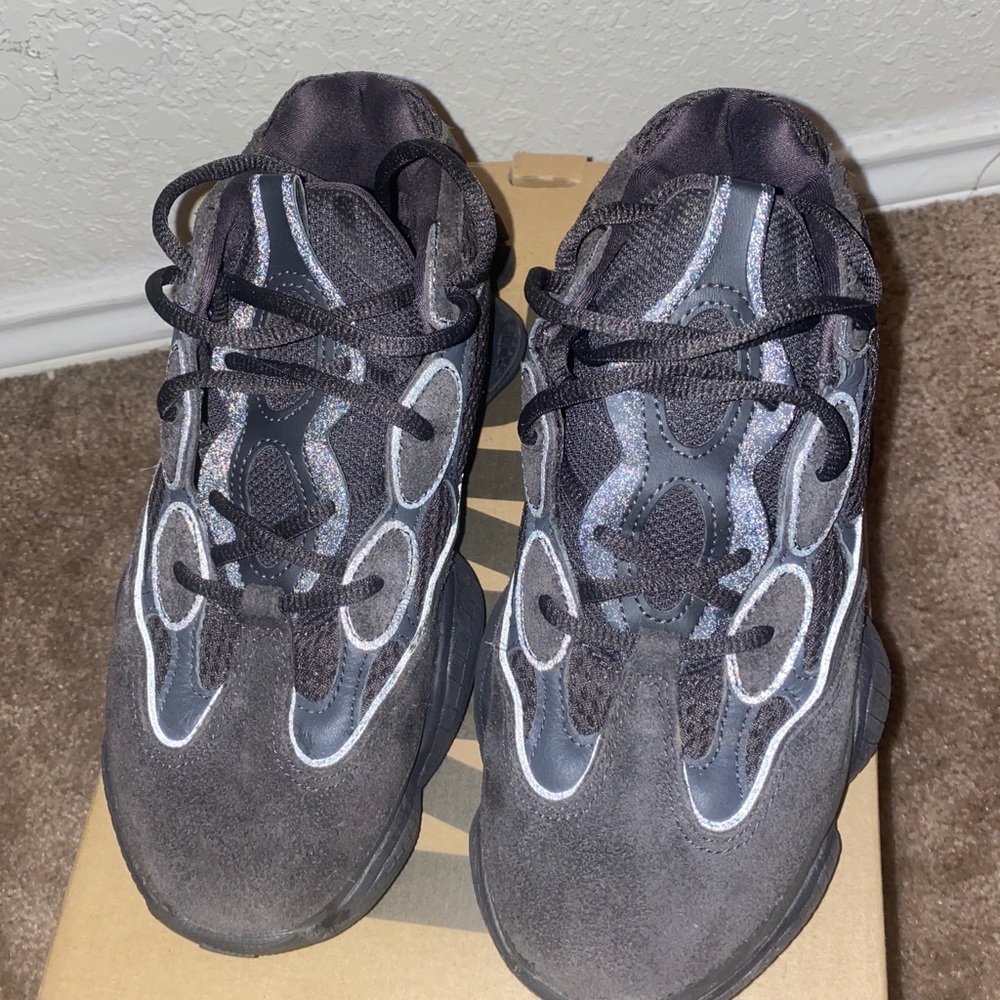 Yeezy 500 - Picture 4 of 5